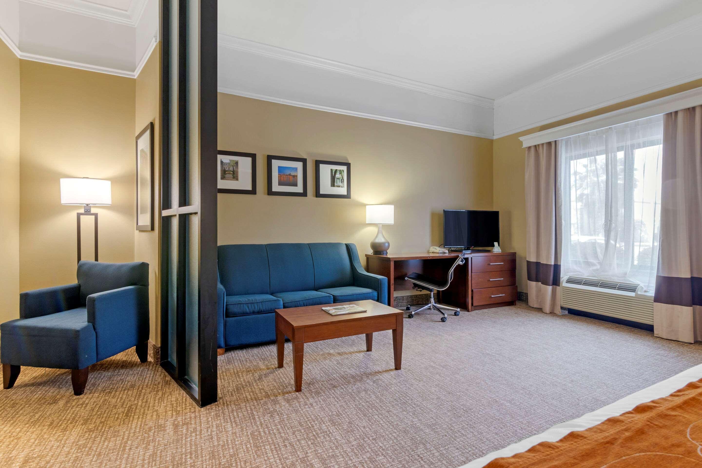 Comfort Suites Savannah North Порт Уэнтворт Экстерьер фото