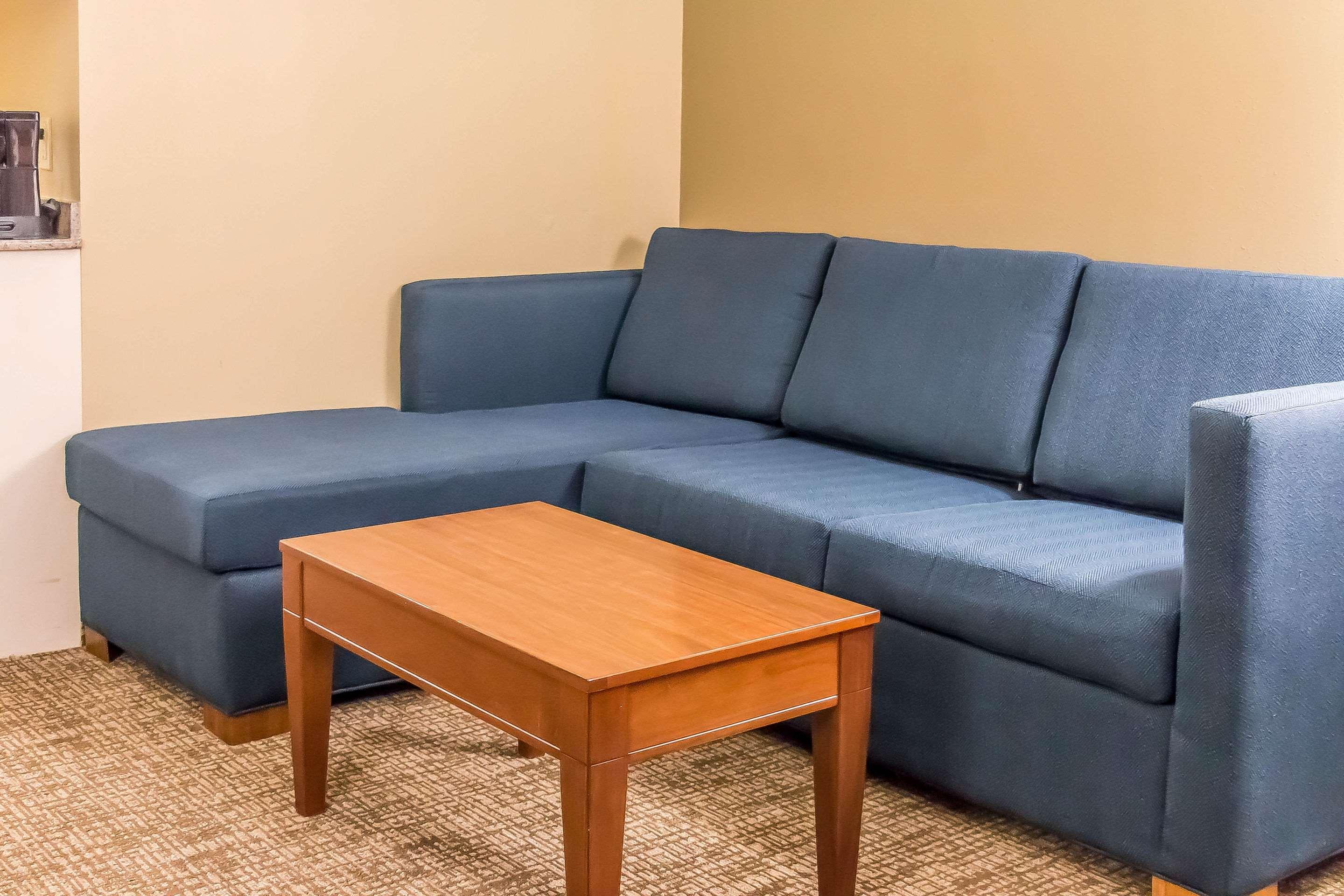 Comfort Suites Savannah North Порт Уэнтворт Экстерьер фото
