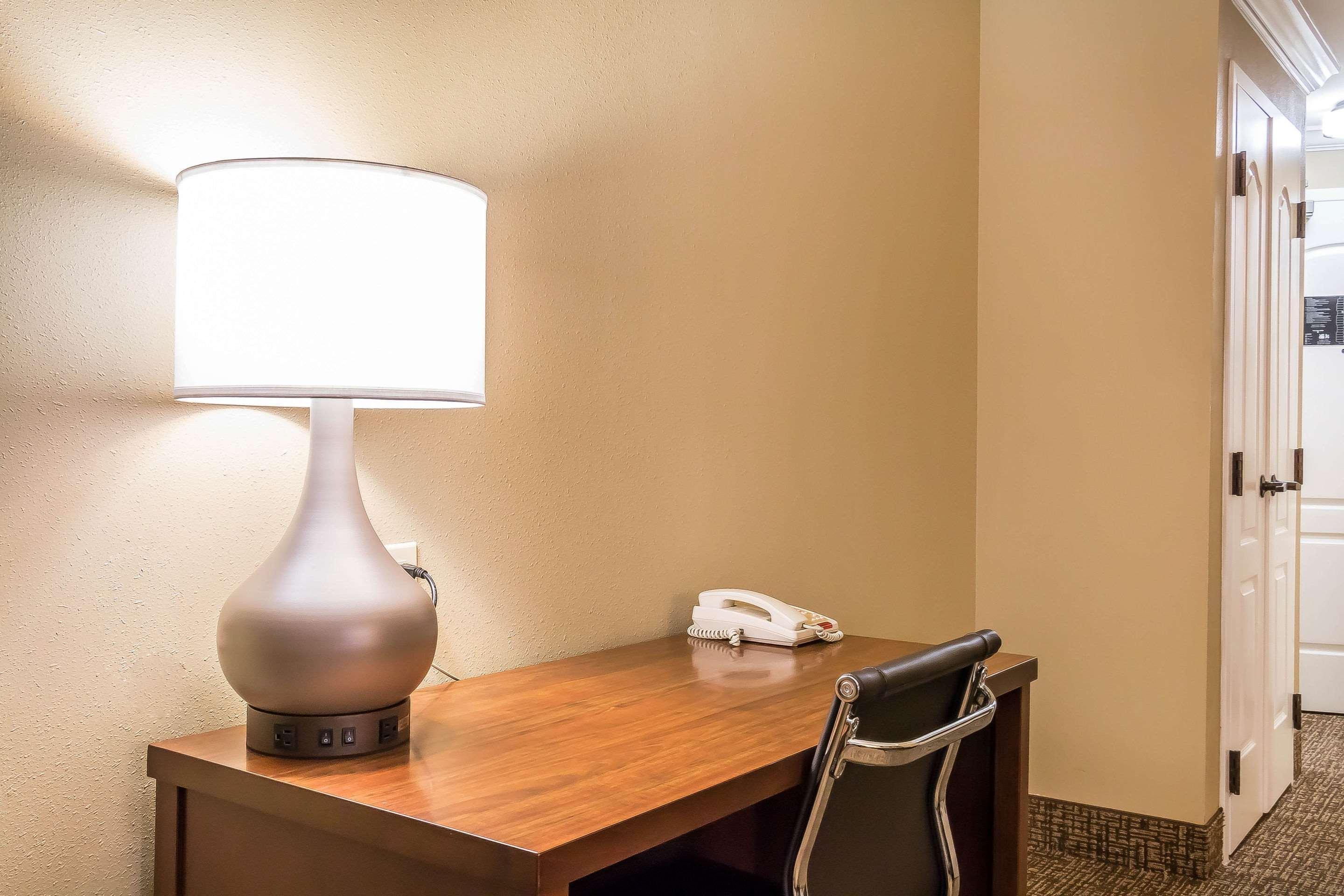 Comfort Suites Savannah North Порт Уэнтворт Экстерьер фото