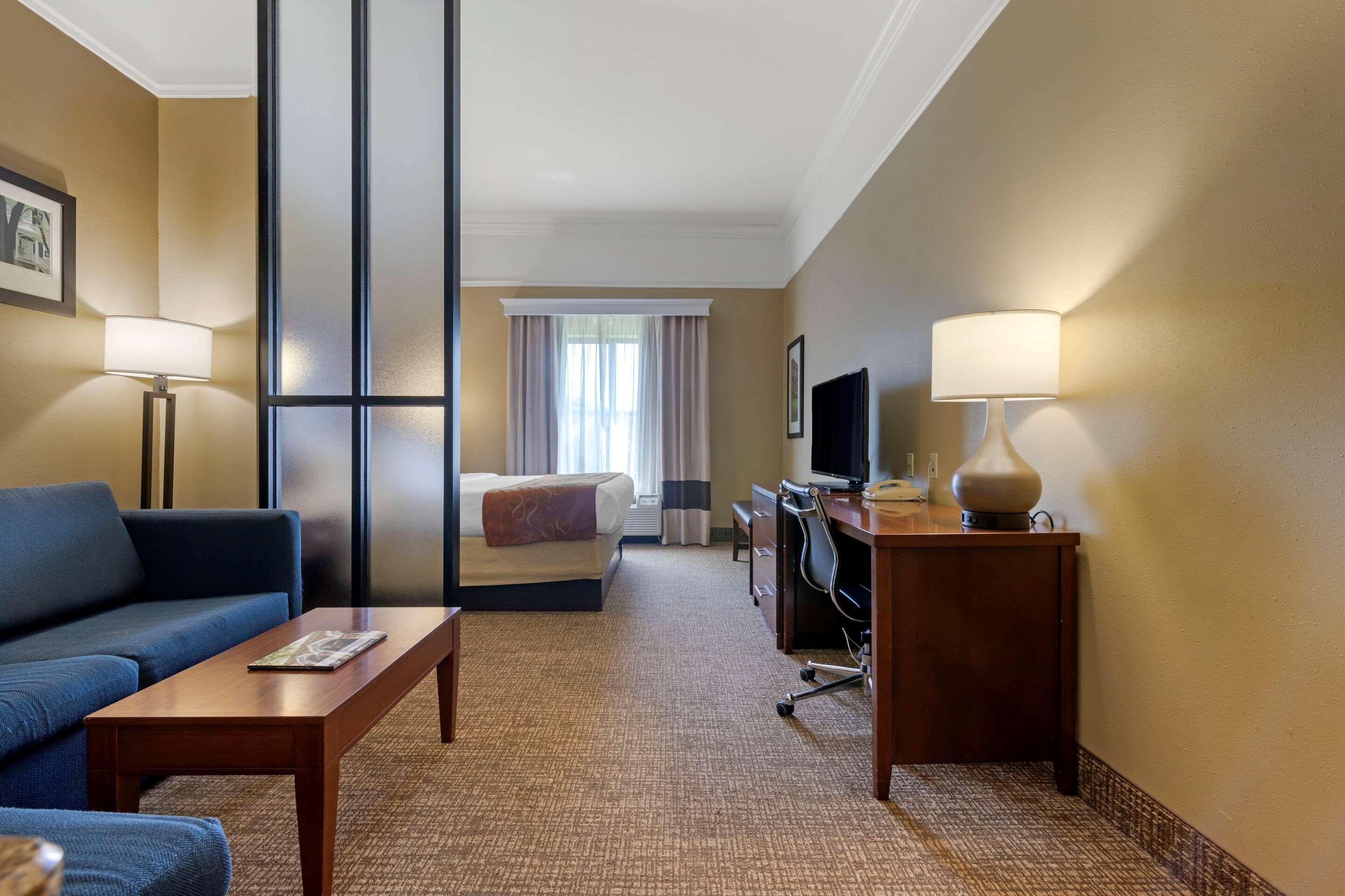 Comfort Suites Savannah North Порт Уэнтворт Экстерьер фото