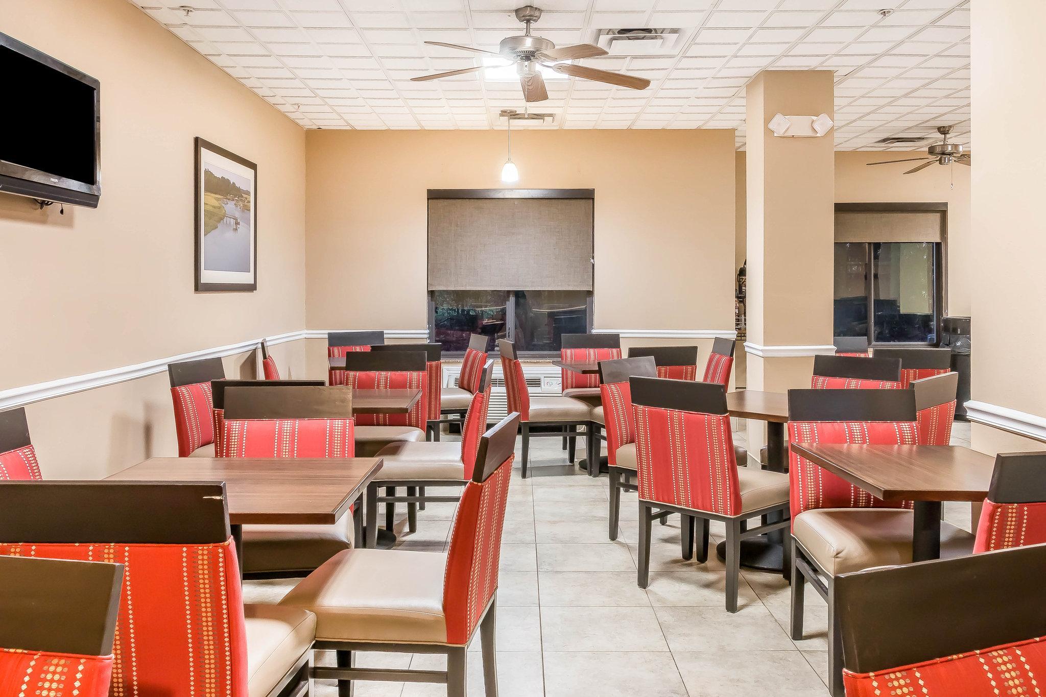 Comfort Suites Savannah North Порт Уэнтворт Экстерьер фото