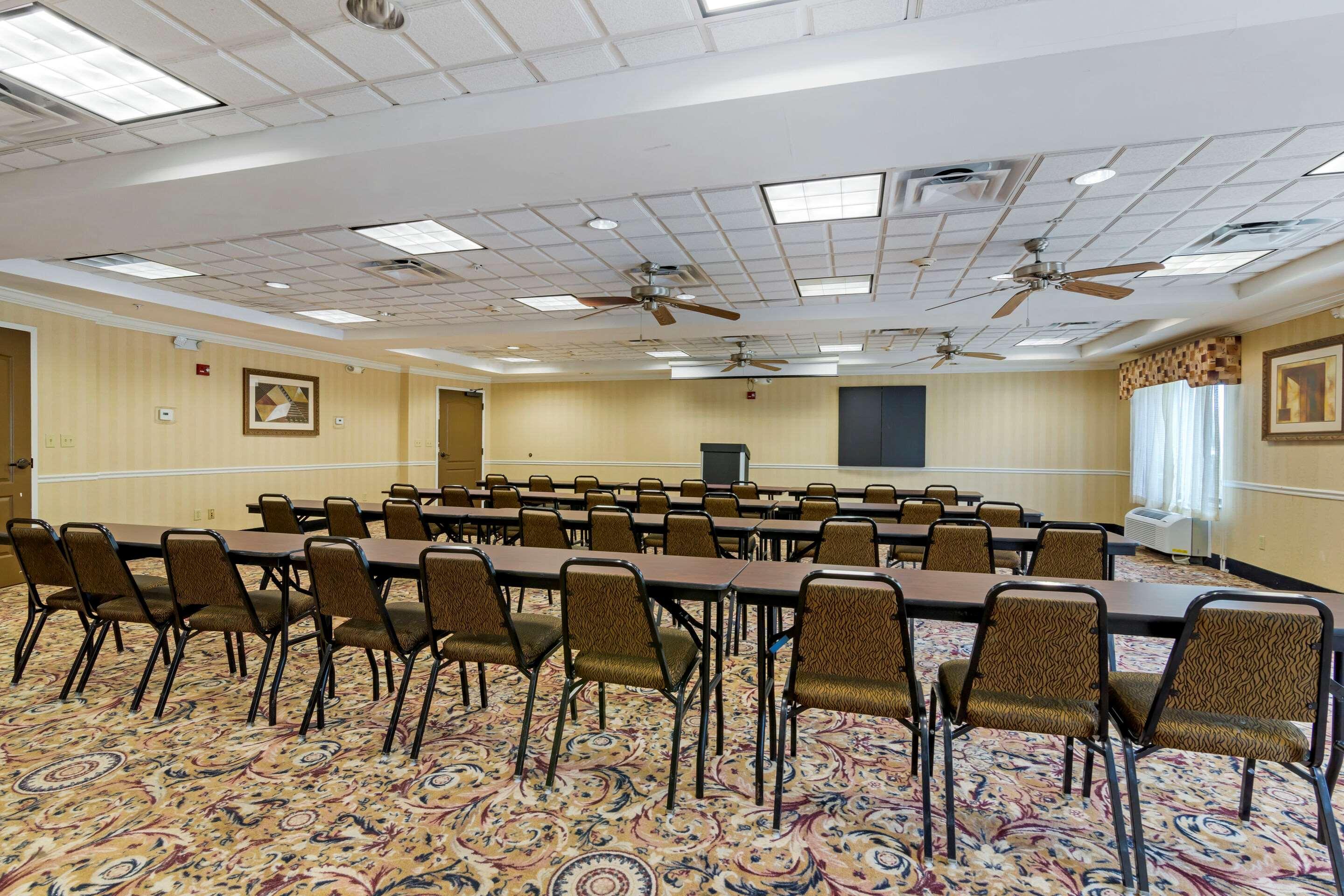 Comfort Suites Savannah North Порт Уэнтворт Экстерьер фото