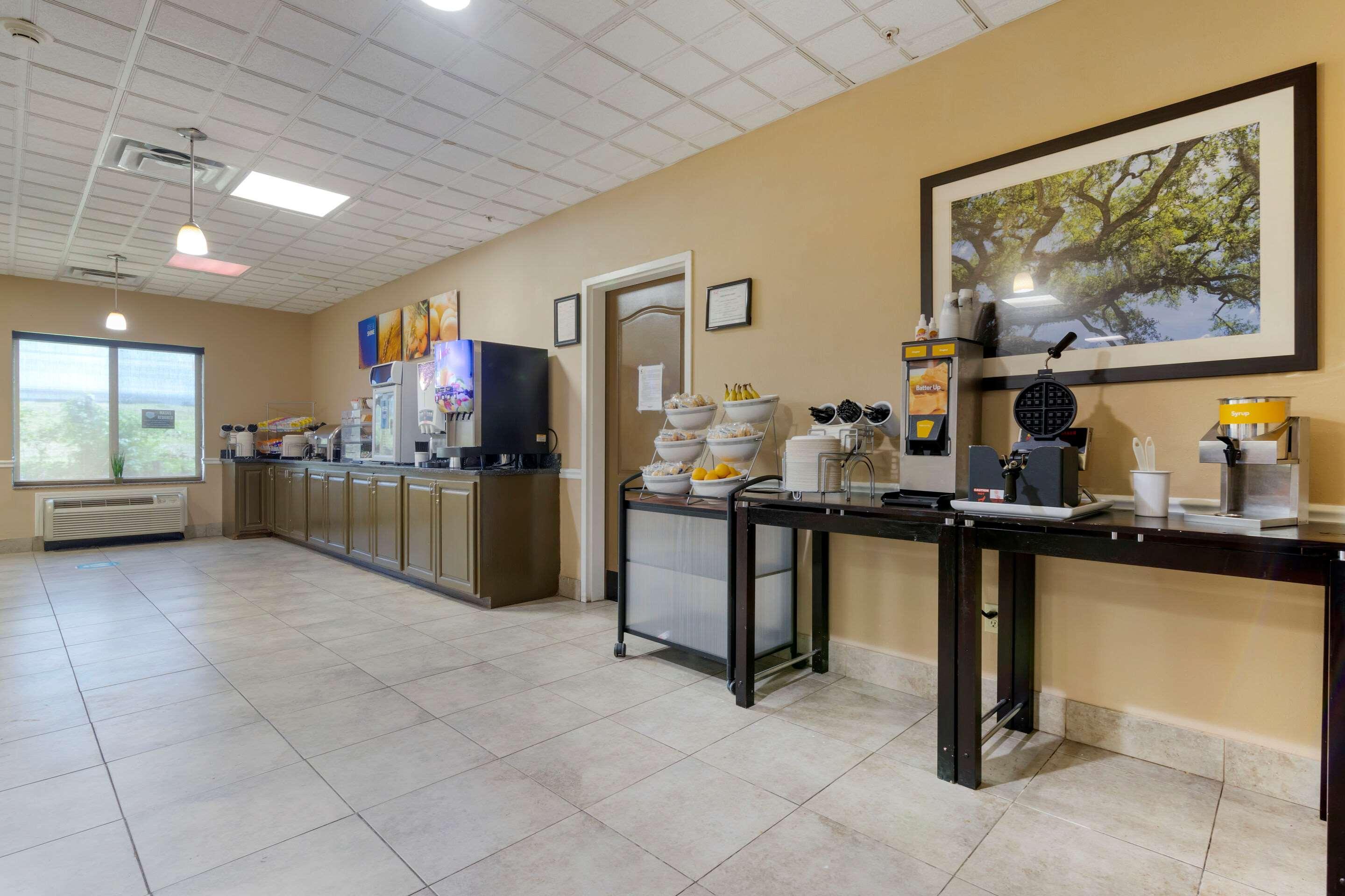 Comfort Suites Savannah North Порт Уэнтворт Экстерьер фото