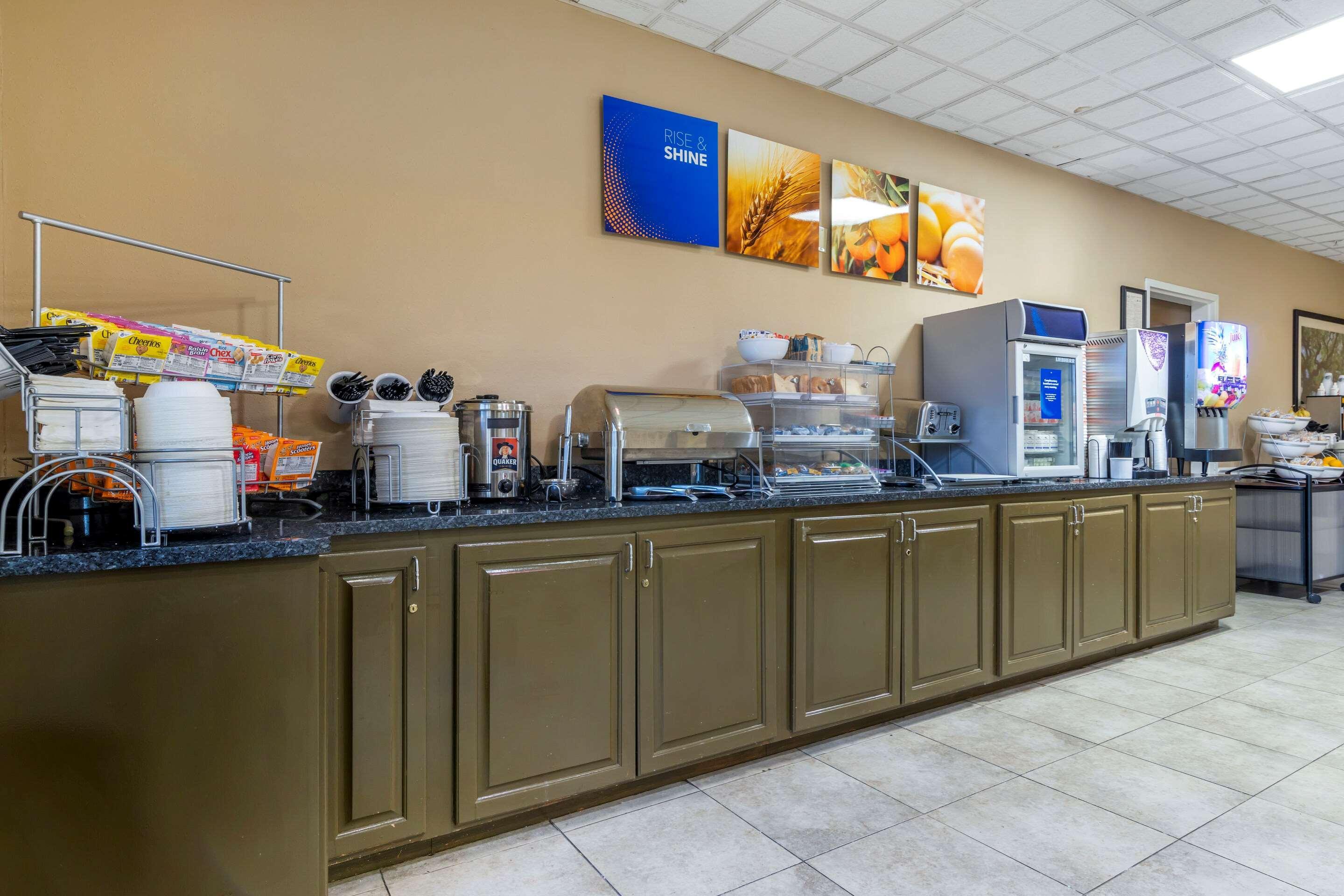 Comfort Suites Savannah North Порт Уэнтворт Экстерьер фото